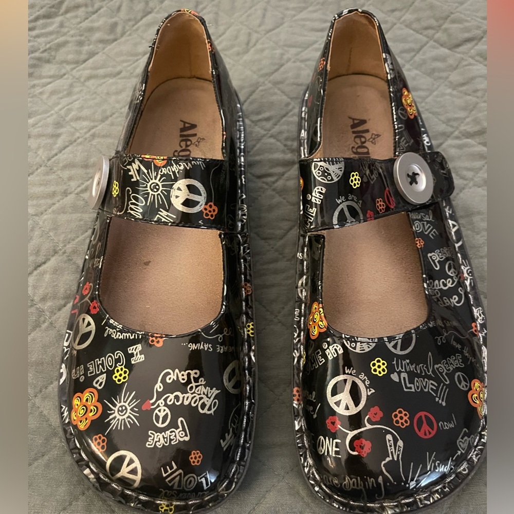 Alegria Mary Jane-style Patent Leather Shoe Black Red Peace Love